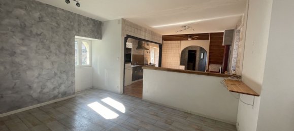 3 bedrooms House in Thure, France No. 302622 5