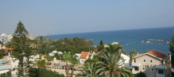 2 bedrooms Apartment in Limassol, Cyprus No. 12540 7