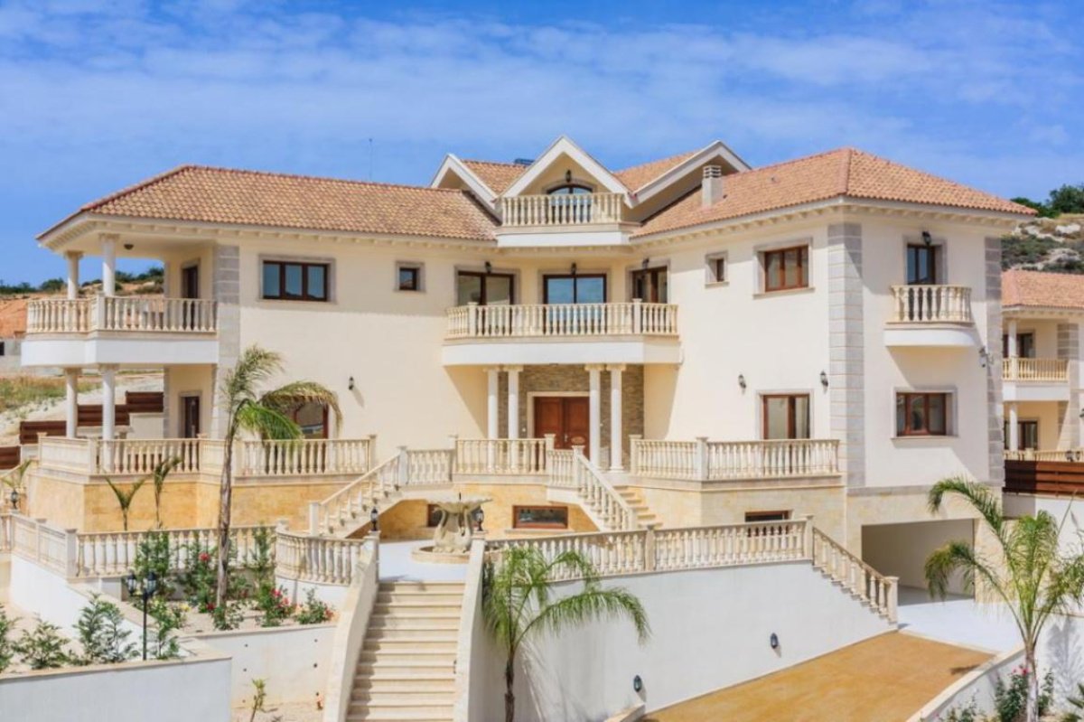 5 bedrooms Villa in Limassol, Cyprus No. 1974