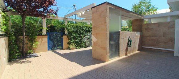 Квартира с 2 спальнями в Джулианова, Италия № 170299 4