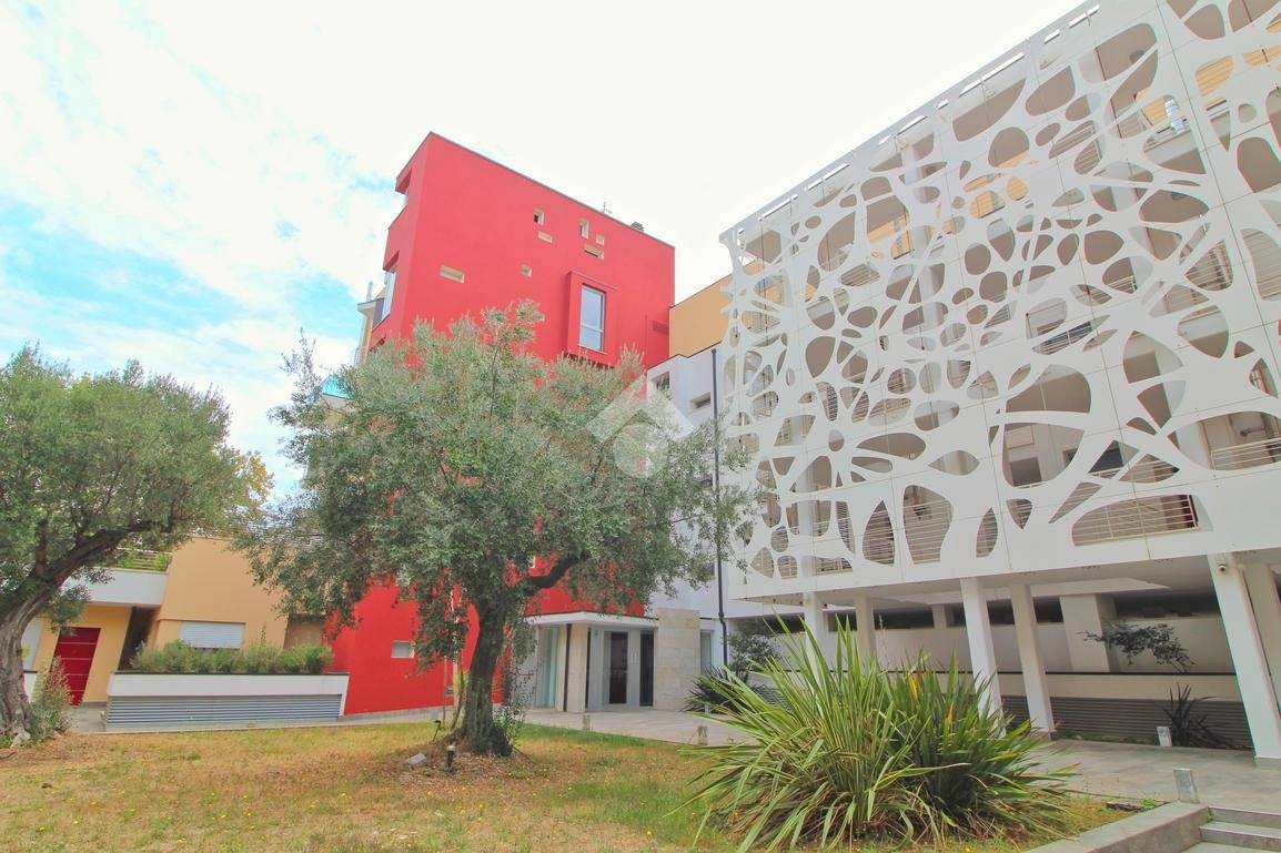 Квартира с 2 спальнями в Джулианова, Италия № 170299