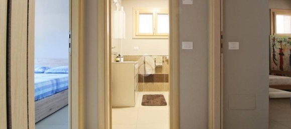 Квартира с 2 спальнями в Джулианова, Италия № 170299 18