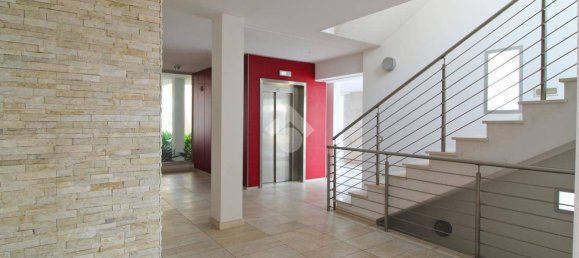 Квартира с 2 спальнями в Джулианова, Италия № 170299 25