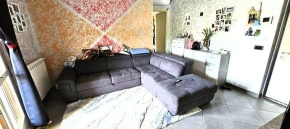 3 rooms Apartment in Carrara, Italy No. 31126 2