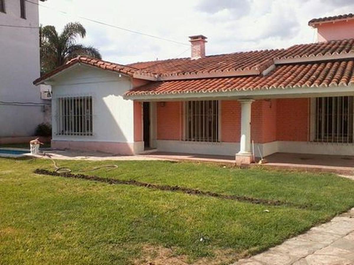 6 bedrooms House in Ituzaingo, Argentina No. 8179