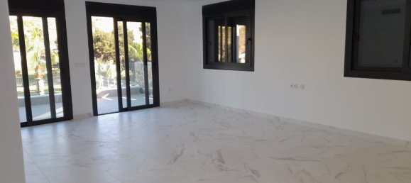 Villa de 4 dormitorios en Ciudad Quesada, Spain No. 290810 13