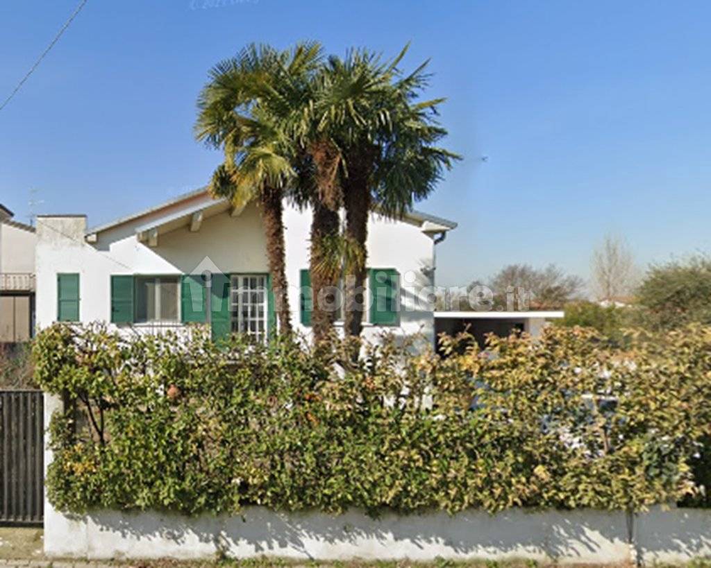 2 bedrooms Villa in Castelbelforte, Italy No. 383224