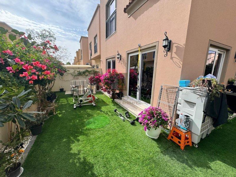 Villa de 4 dormitorios en Dubai, UAE No. 16616