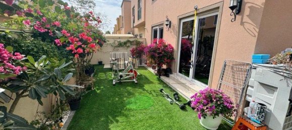 Villa de 4 dormitorios en Dubai, UAE No. 16616 16