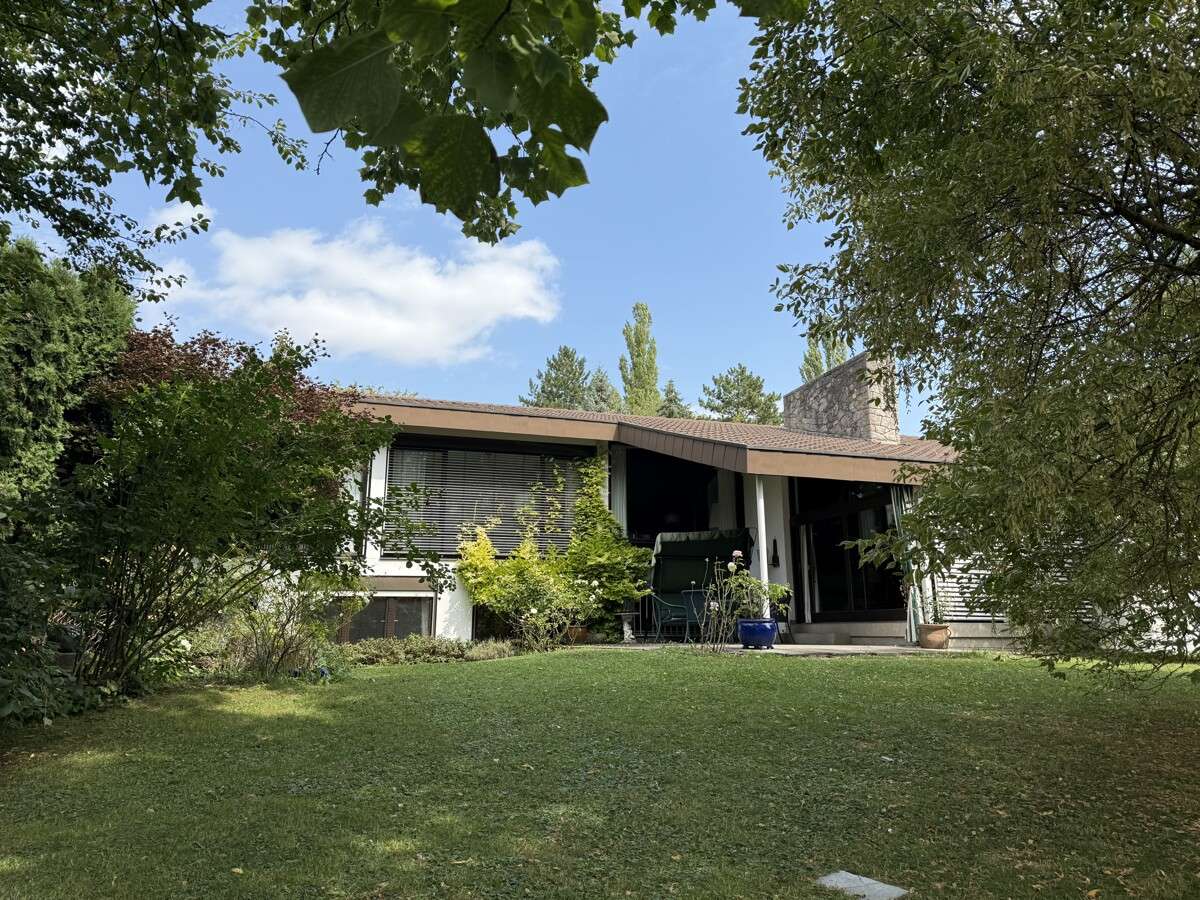 Дом с 8 комнатами в Швебиш Халль, Германия № 320107