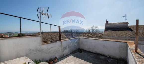 10غرفة شقة في Montemarciano, Italy رقم 97945 19