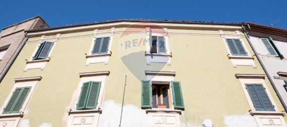 10غرفة شقة في Montemarciano, Italy رقم 97945 29