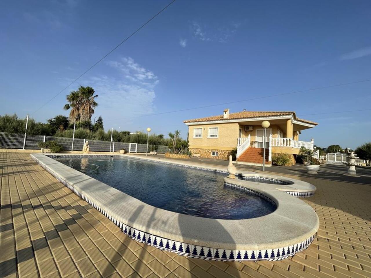 Villa T3 em Gea Y Truyols, Spain N.º 10490