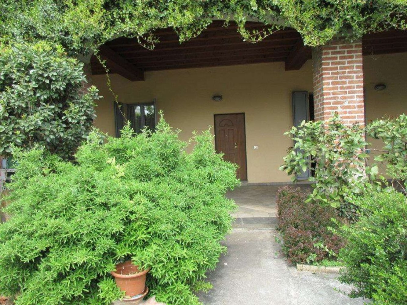 6 rooms Apartment in Monza, Italy No. 5319