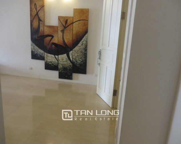 Apartamento de 3 dormitorios en Tay Ho, Vietnam No. 3538