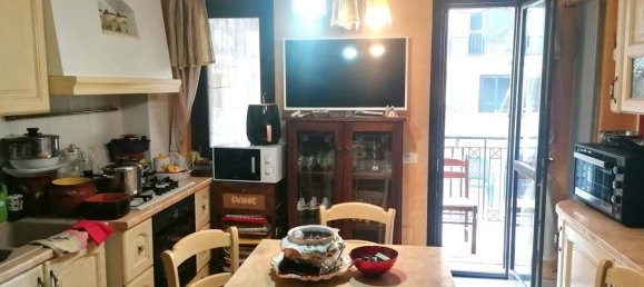 3 rooms Apartment in Maddaloni, Italy No. 263676 2