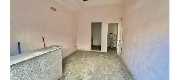 25m² Commercial property in Naples, Italy No. 275936 8