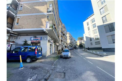 25m² Commercial property in Naples, Italy No. 275936