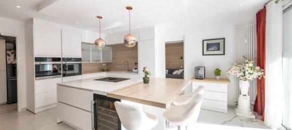 3 bedrooms Apartment in Cannes, France No. 123 4