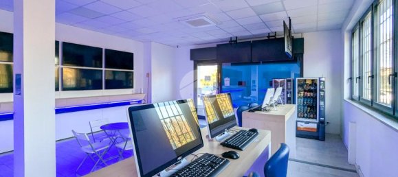 Imóvel comercial de 2 divisões em Montichiari, Italy N.º 210276 11