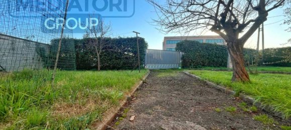 10 rooms Villa in Bientina, Italy No. 153740 6