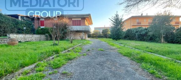 10 rooms Villa in Bientina, Italy No. 153740 8