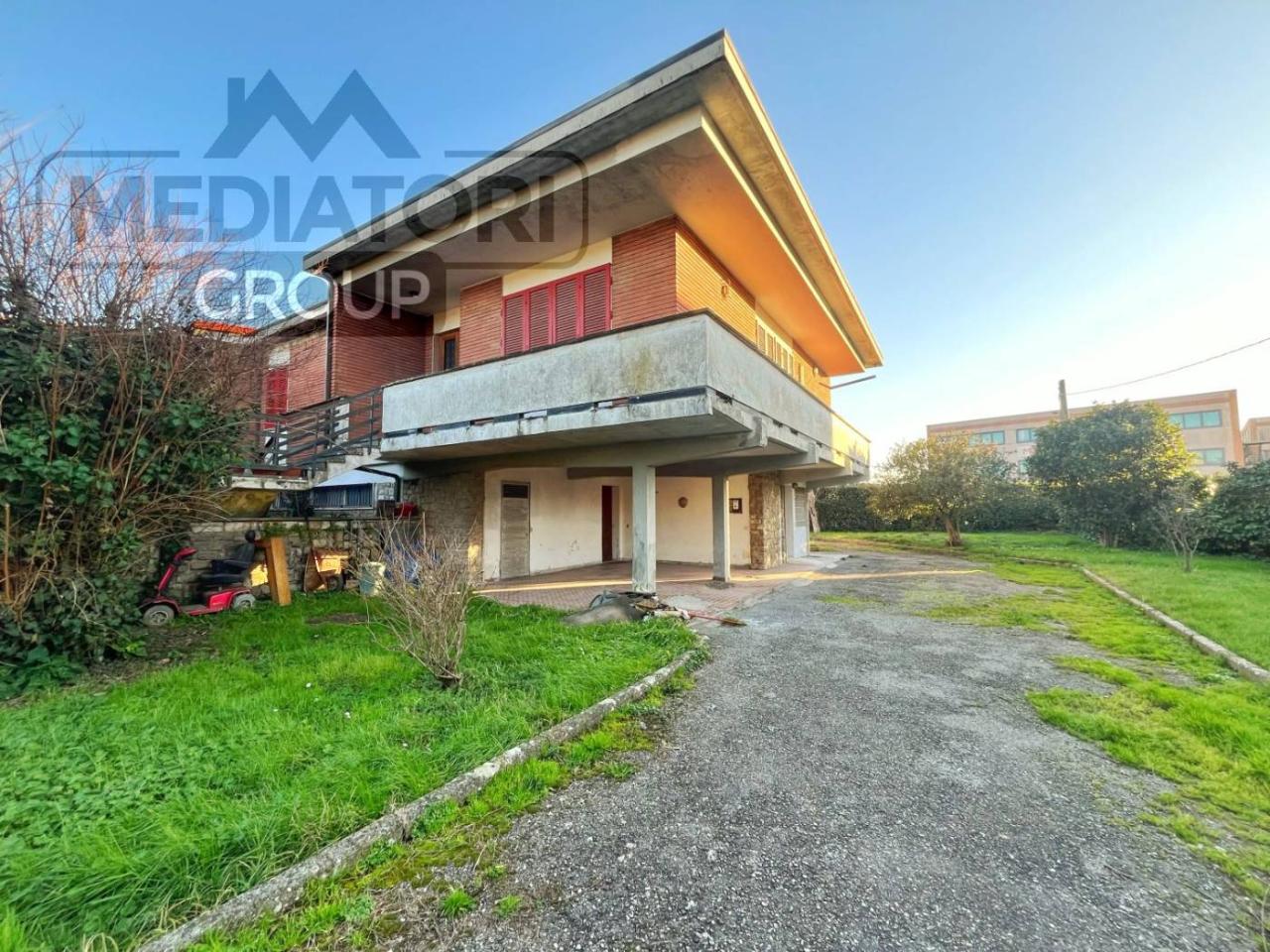 10 rooms Villa in Bientina, Italy No. 153740