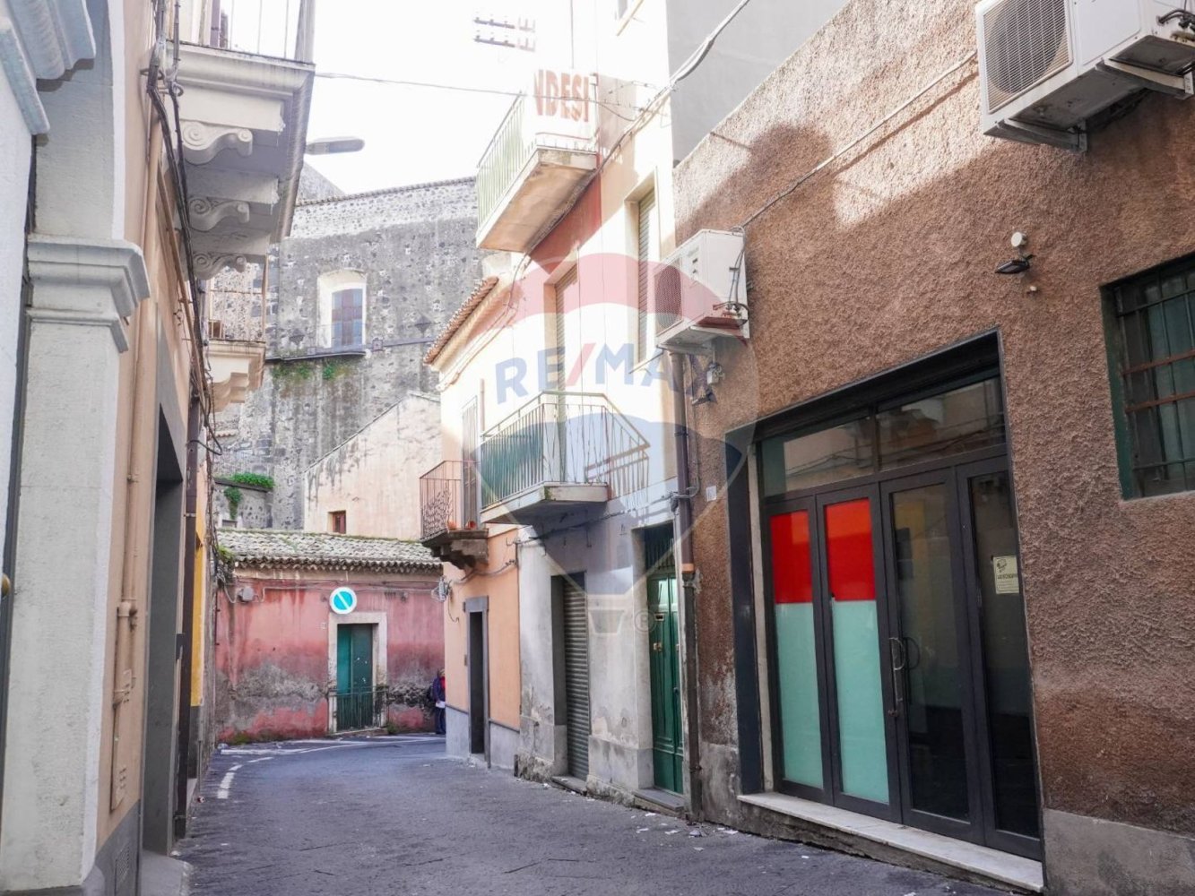 4 bedrooms Apartment in Adrano, Italy No. 106059