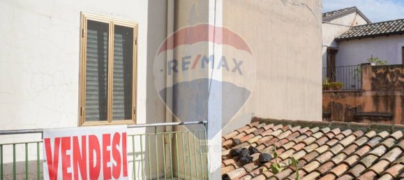 4 bedrooms Apartment in Adrano, Italy No. 106059 14