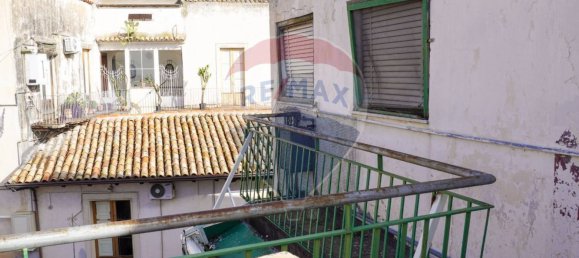 4 bedrooms Apartment in Adrano, Italy No. 106059 33