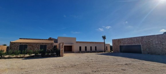 5 bedrooms House in Campos, Spain No. 144419 3