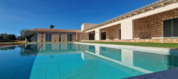 5 bedrooms House in Campos, Spain No. 144419 2