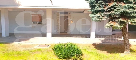 1 bedroom Apartment in Chieti, Italy No. 272332 2