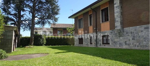 Villa de 3 dormitorios en Trezzano sul Naviglio, Italy No. 194409 2