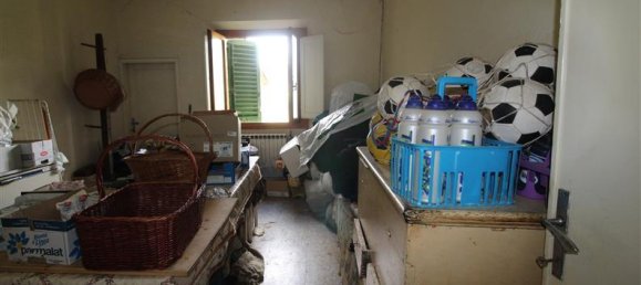 12 rooms House in Terranuova Bracciolini, Italy No. 234148 9