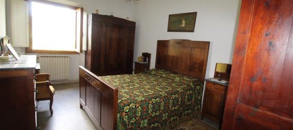 12 rooms House in Terranuova Bracciolini, Italy No. 234148 8