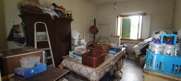 12 rooms House in Terranuova Bracciolini, Italy No. 234148 2