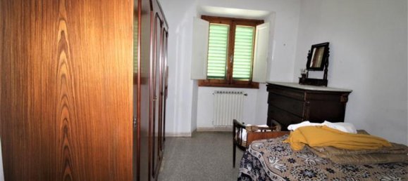 12 rooms House in Terranuova Bracciolini, Italy No. 234148 16