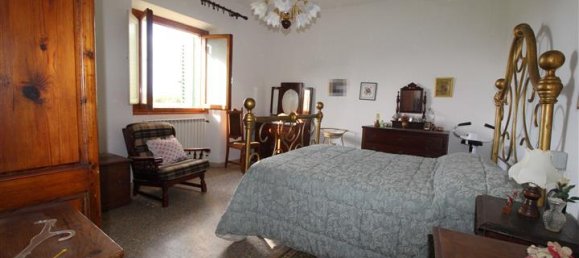 12 rooms House in Terranuova Bracciolini, Italy No. 234148 14