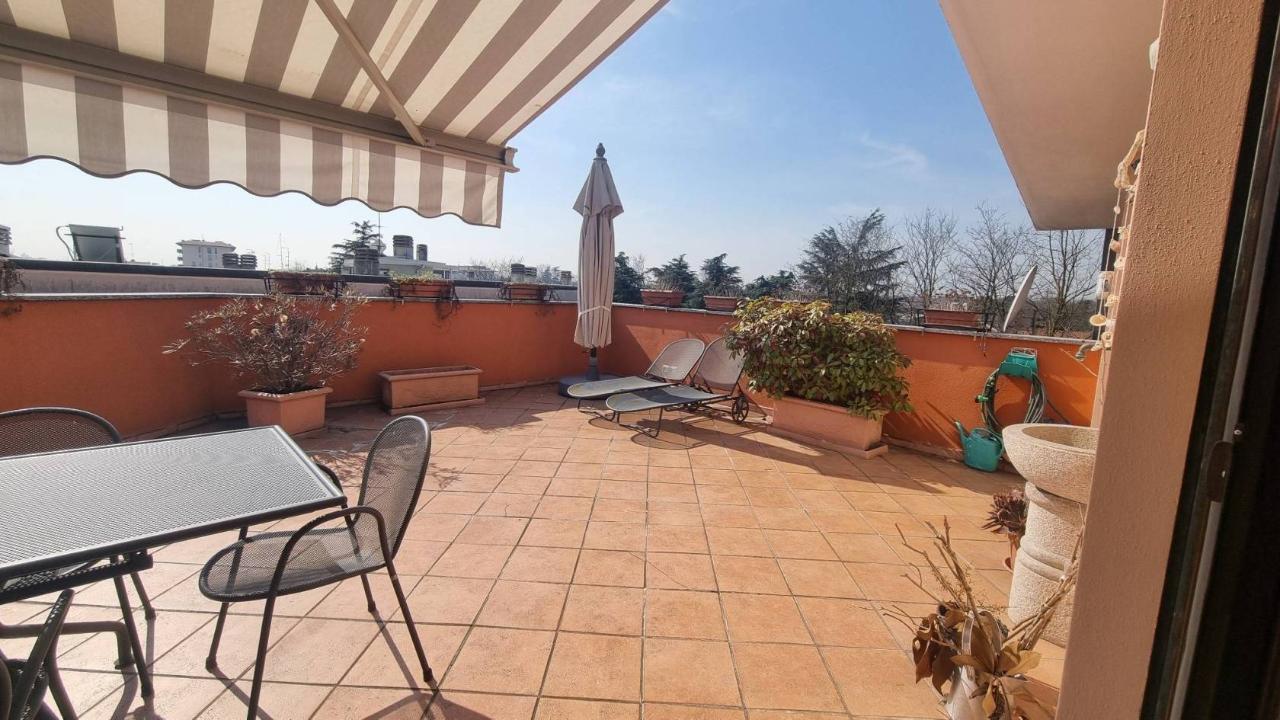 Ático de 4 habitaciónes en Senago, Italy No. 42593