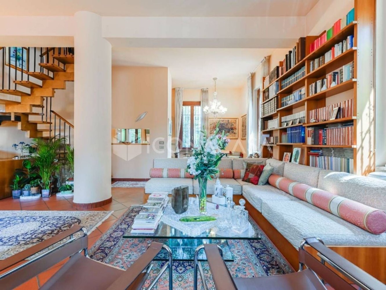 6 rooms Villa in Milan, Italy No. 265617