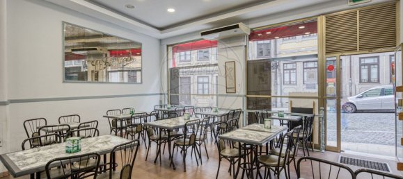 100m² Commercial property in Porto, Portugal No. 69226 2