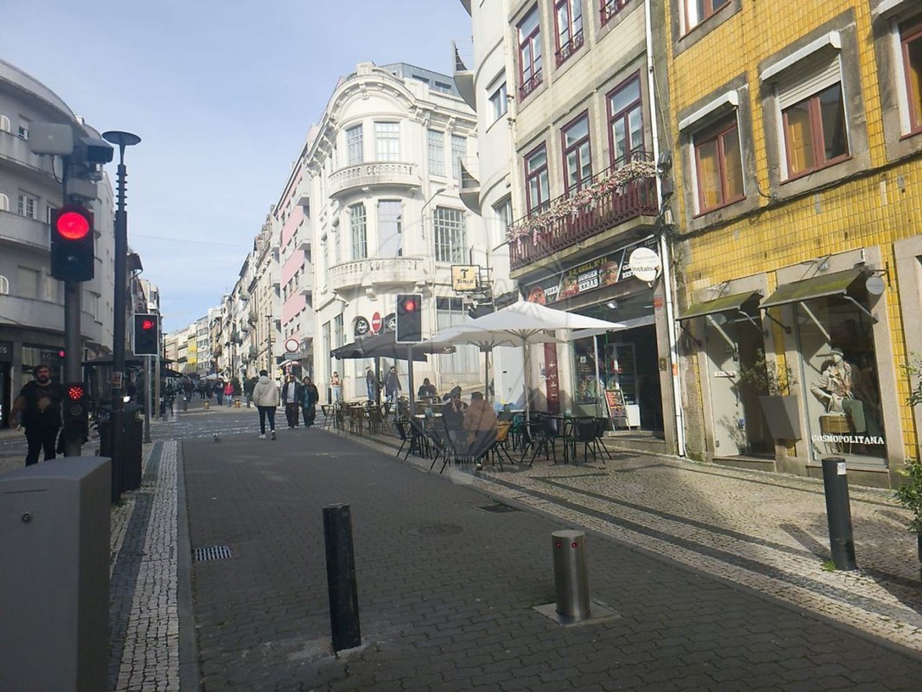 100m² Commercial property in Porto, Portugal No. 69226