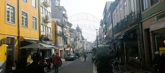 100m² Commercial property in Porto, Portugal No. 69226 9