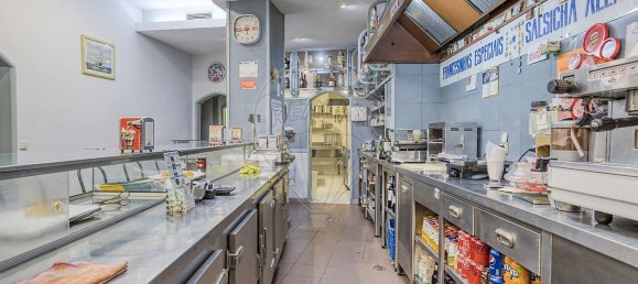 100m² Commercial property in Porto, Portugal No. 69226 5