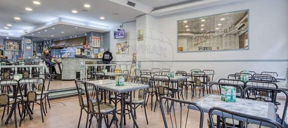 100m² Commercial property in Porto, Portugal No. 69226 8