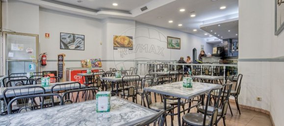 100m² Commercial property in Porto, Portugal No. 69226 7