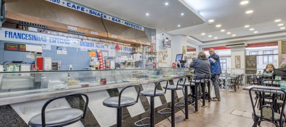 100m² Commercial property in Porto, Portugal No. 69226 3