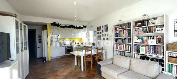 Apartamento de 2 dormitorios en Binago, Italy No. 1895 2