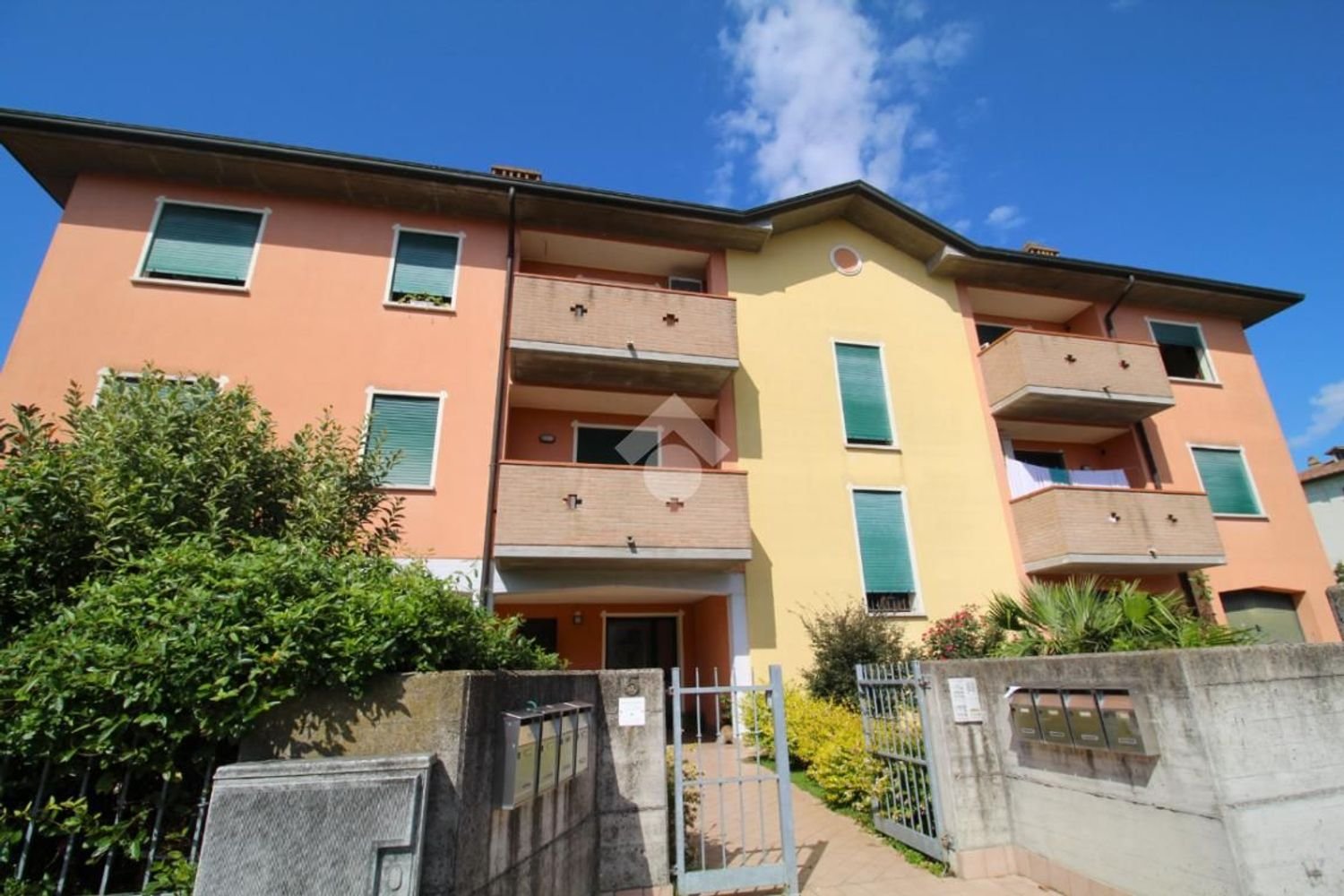 2 bedrooms Apartment in Mantua, Italy No. 370538